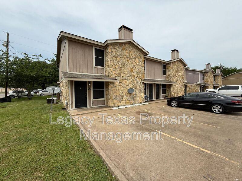 Townhouse for rent at 1610 A Sun Valley Dr, Cleburne, TX 76033