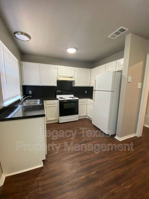 Apartment for rent at 1608 A Sun Valley Dr, Cleburne, TX 76033