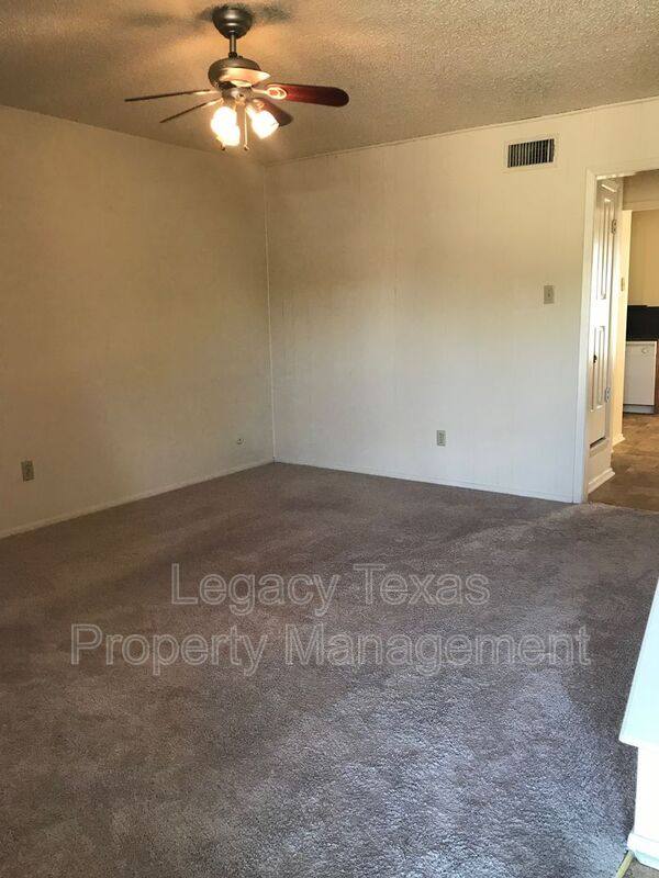 Townhouse for rent at 1401 B Courtney Place, Cleburne, TX 76033