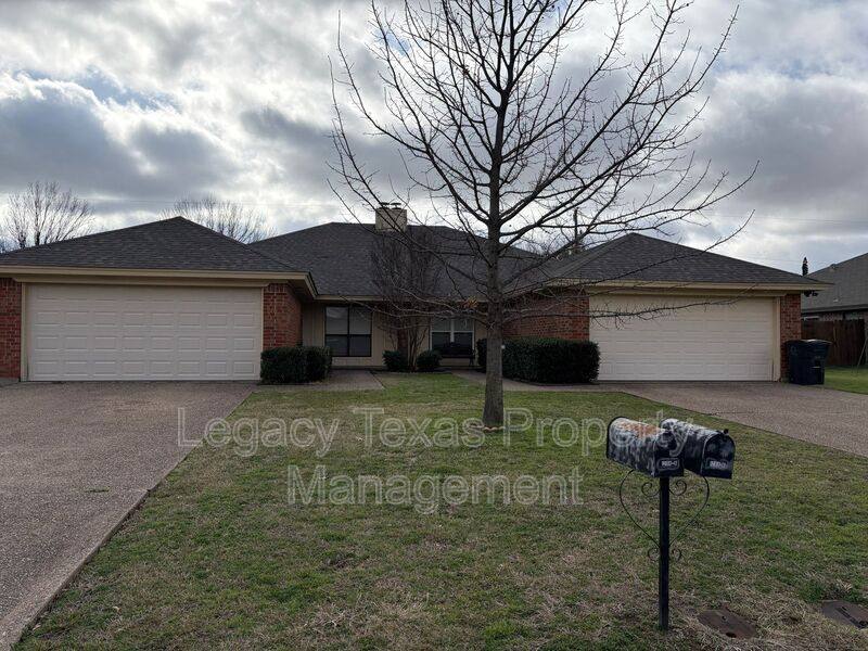 Apartment for rent at 1208 A Lindsey Lane, Cleburne, TX 76033