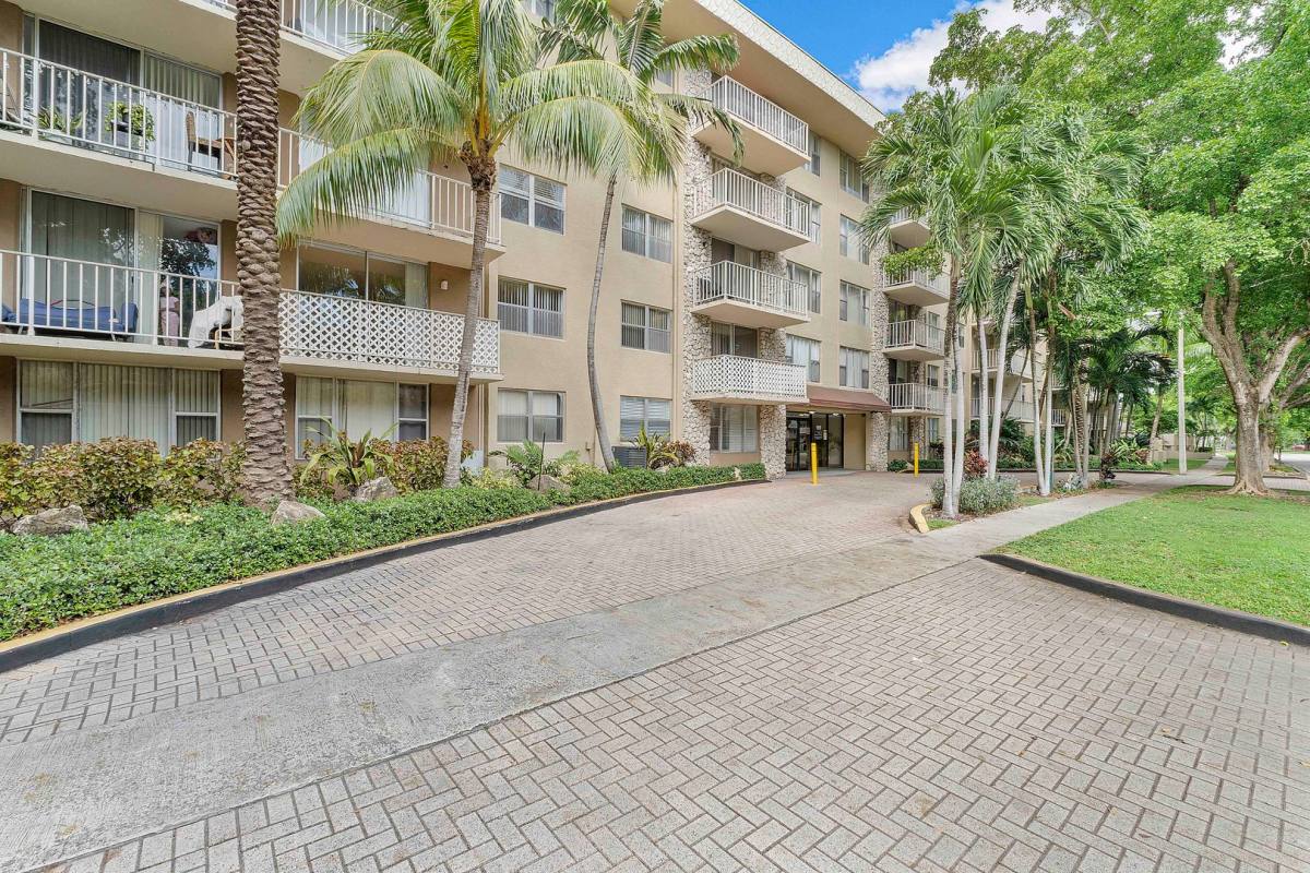 Apartment for rent at 1805 Sans Souci Blvd #131, Miami, FL 33181