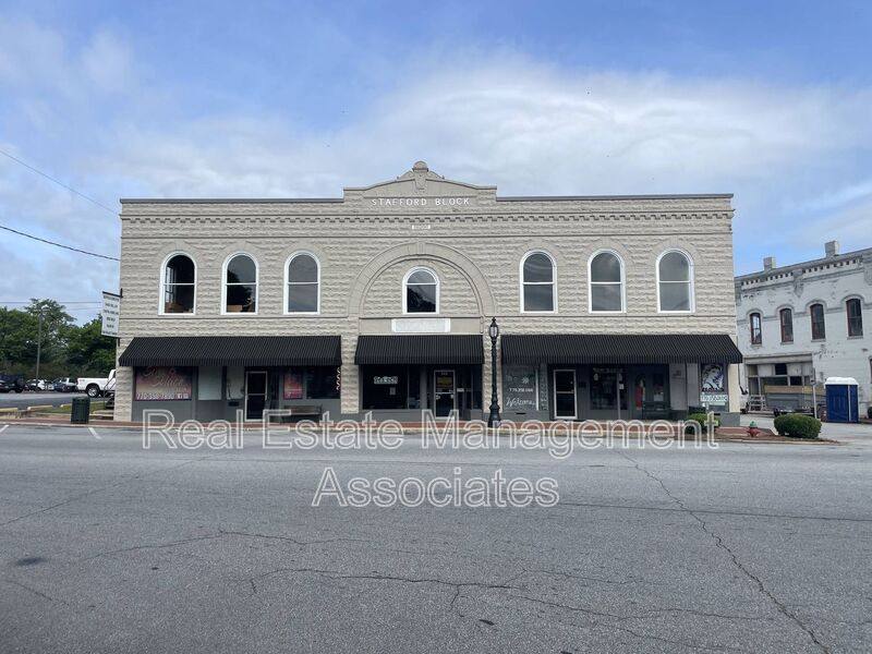 House for rent at 10 & 10A Market St, Barnesville, GA 30204