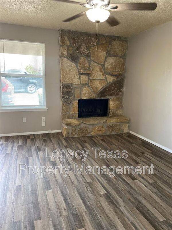 Townhouse for rent at 1608 B Sun Valley Dr, Cleburne, TX 76033