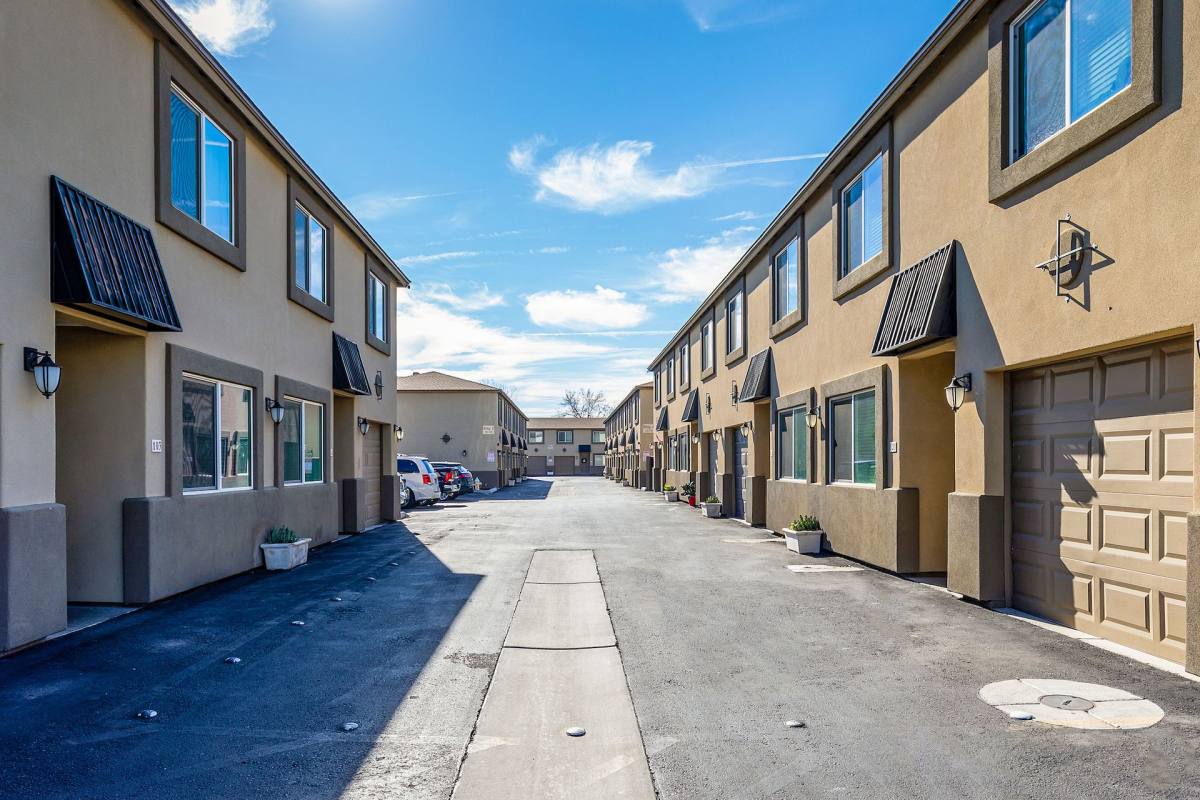Townhouse for rent at 2047 W Hayward Ave, Phoenix, AZ 85021