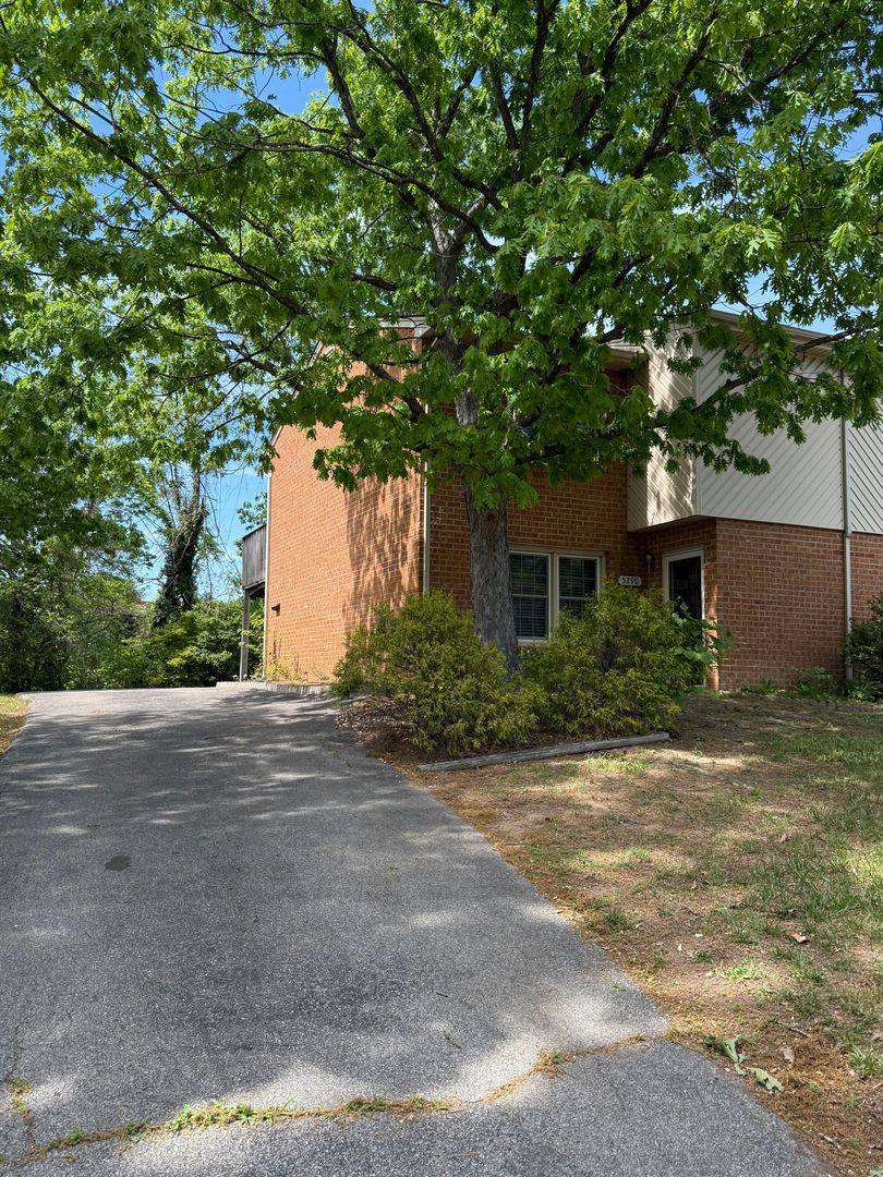 House for rent at 5290 Century Dr, Roanoke, VA 24019
