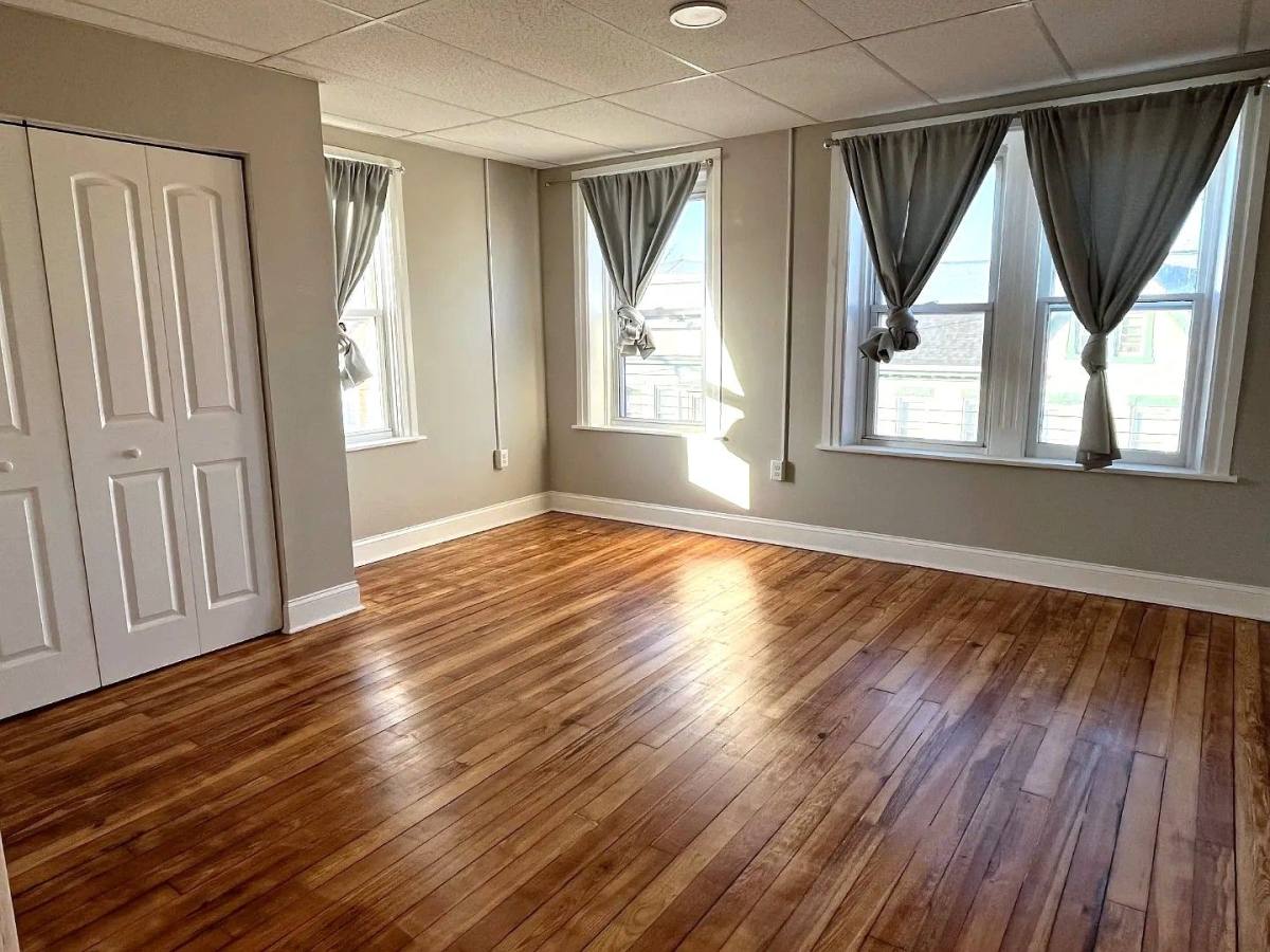Apartment for rent at 131C E Baltimore St, Hagerstown, MD 21740