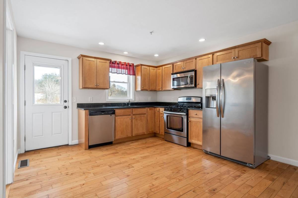 Townhouse for rent at 80 Main St, South Berwick, ME 03908