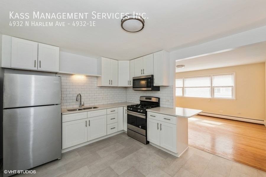Apartment for rent at 4932 N Harlem Ave #1E, Harwood Heights, IL 60706