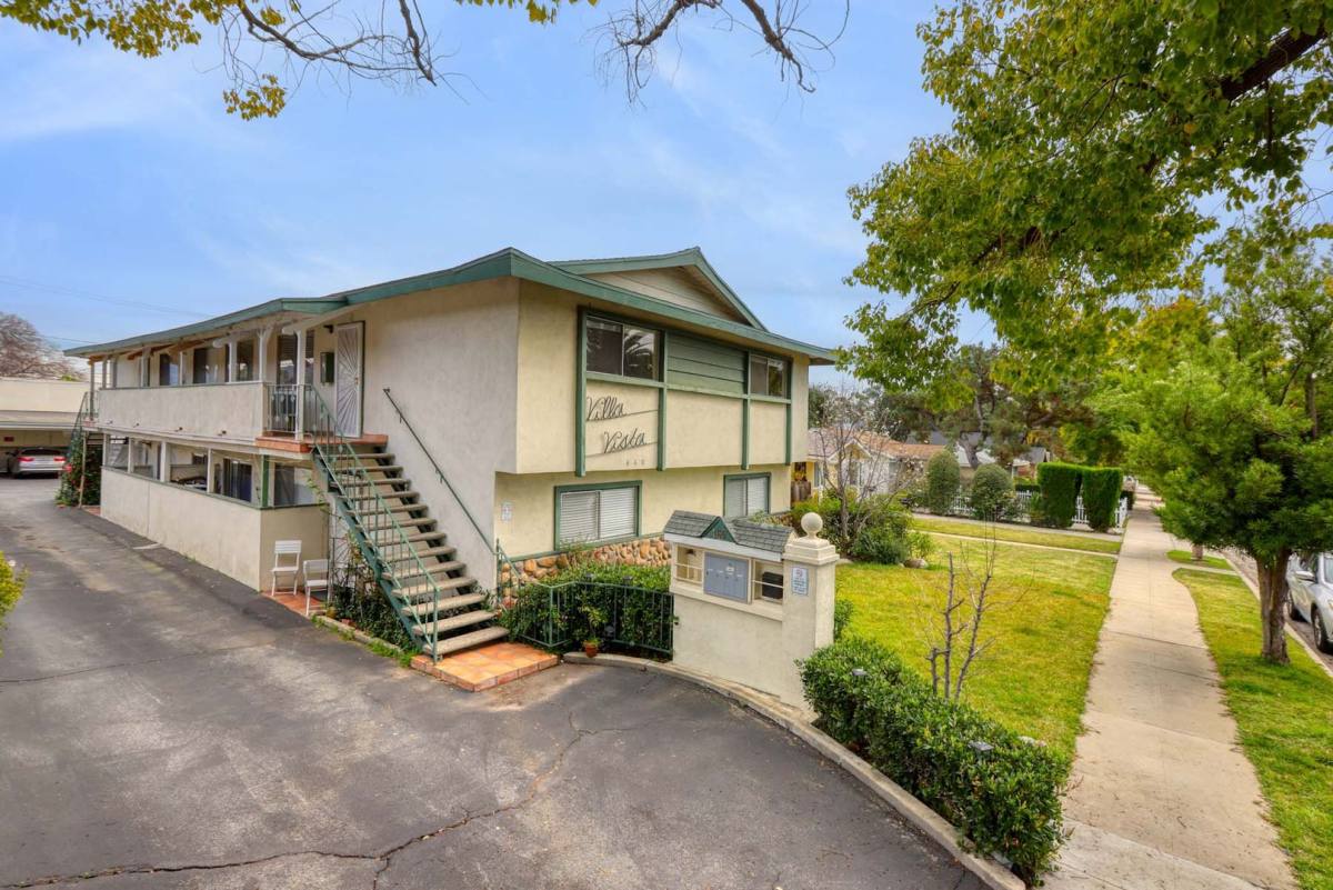 Apartment for rent at 460 Vista Ave, Pasadena, CA 91107