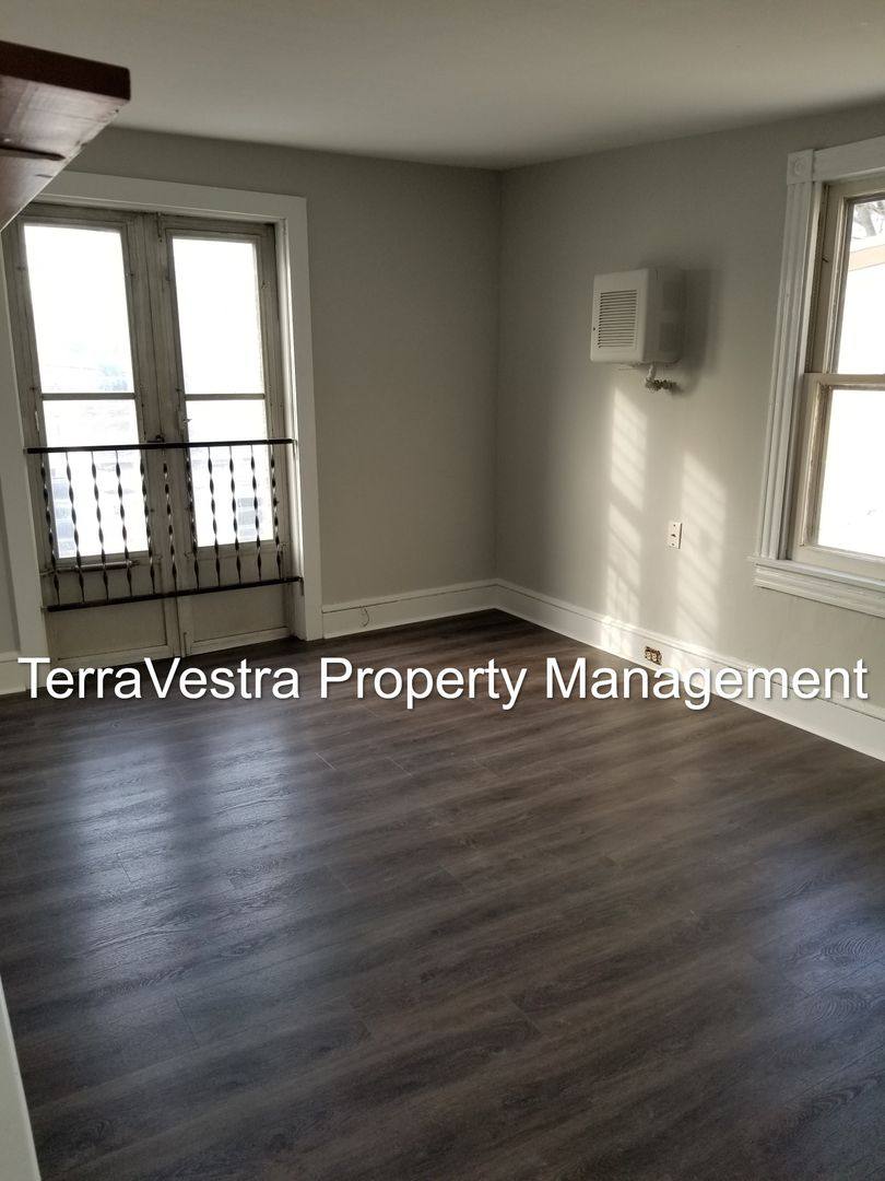 Apartment for rent at 30 S Main St, Woodstown, NJ 08098