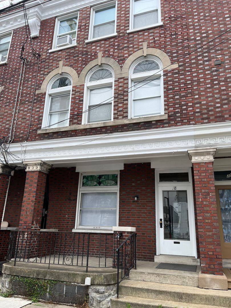 Apartment for rent at 18 W James St, Lancaster, PA 17603
