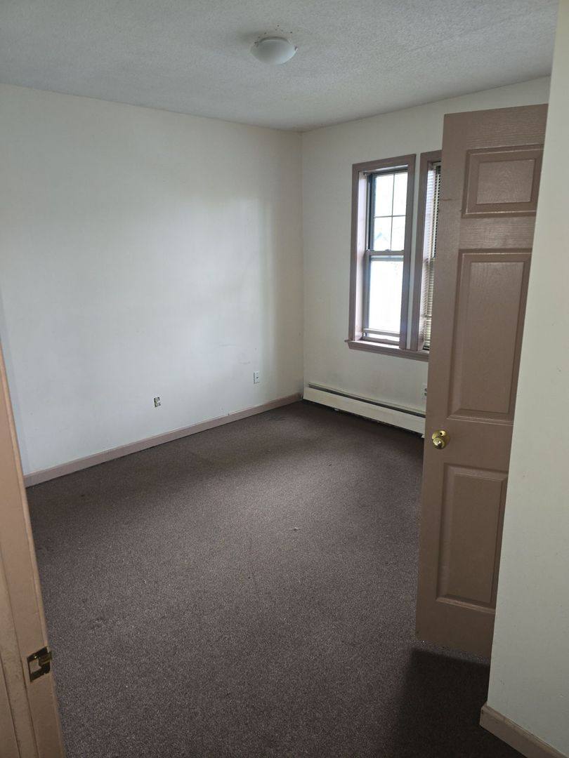 Apartment for rent at 165 Westland St, Hartford, CT 06120