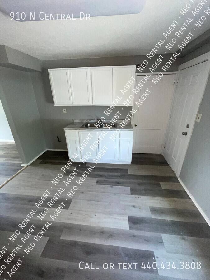 Apartment for rent at 910 N Central Dr, Lorain, OH 44052