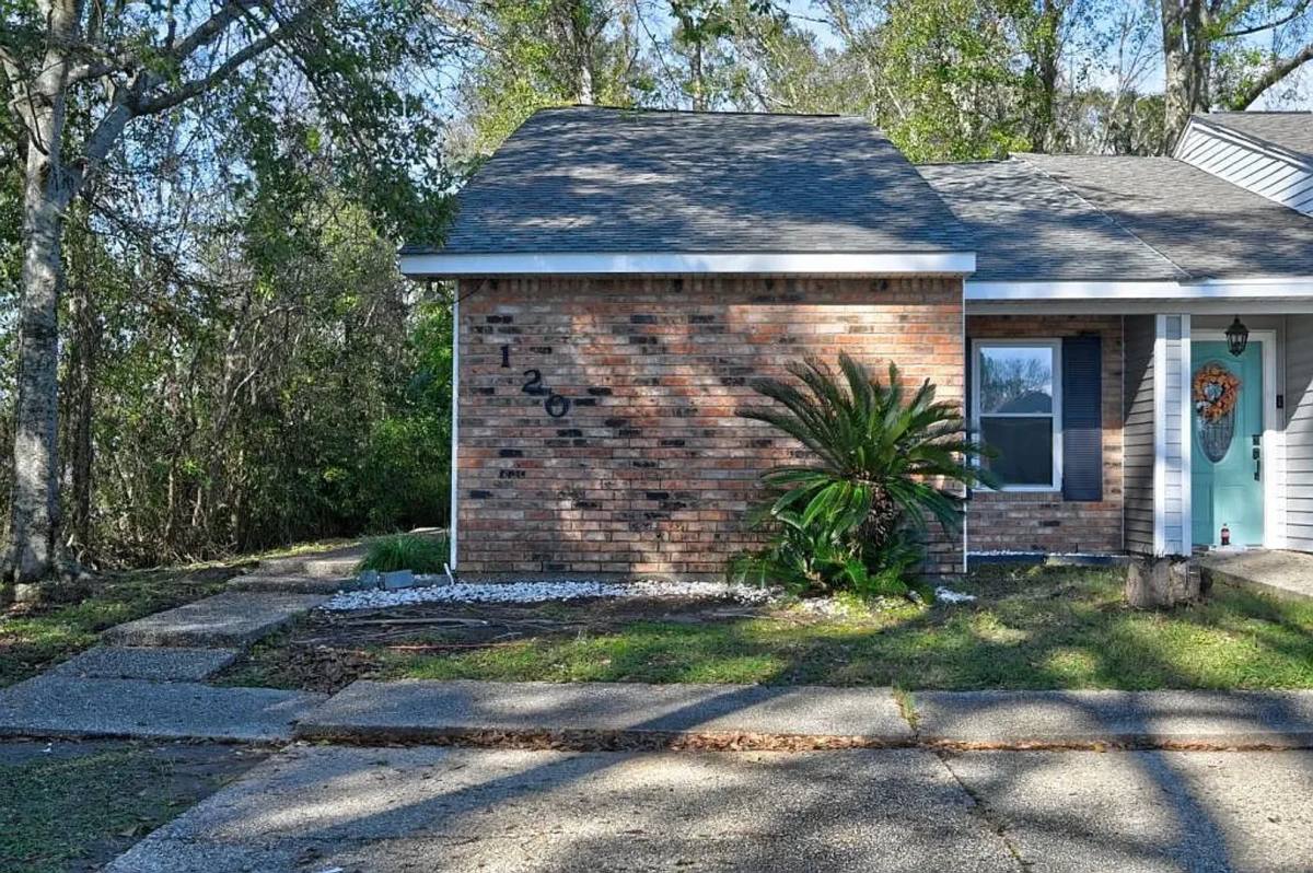 Townhouse for rent at 120 Wolfe St, Thibodaux, LA 70301