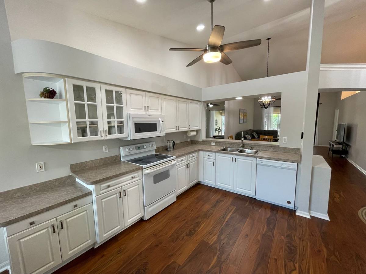Apartment for rent at 5708 Greenwood Circle, Naples, FL 34112