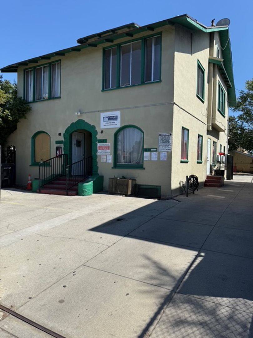 Apartment for rent at 1128 E 49th St, Los Angeles, CA 90011