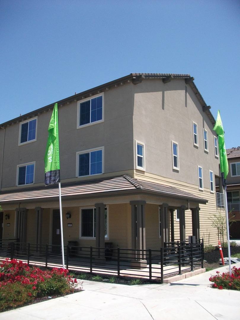 Townhouse for rent at 628 Ave One, San Jose, CA 95123