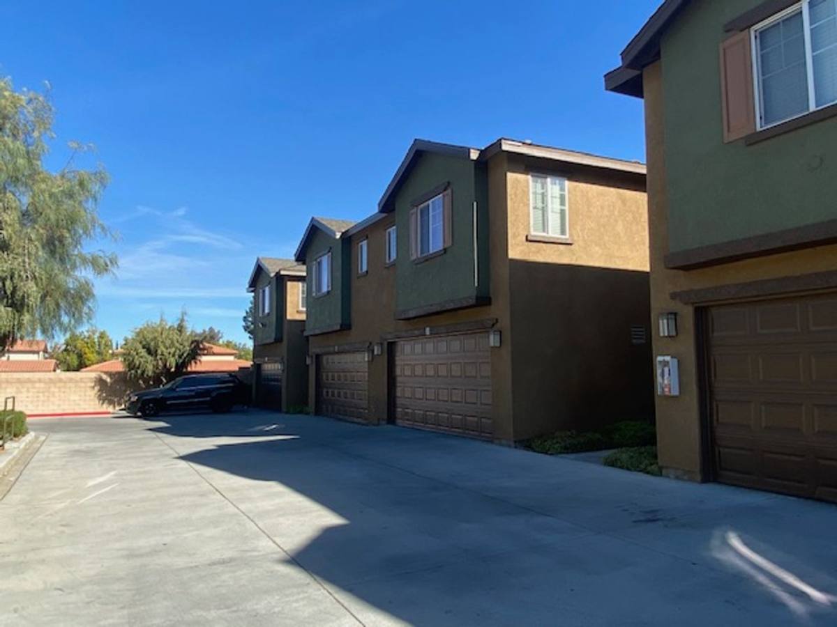 Apartment for rent at 43726 8th St E, Lancaster, CA 93535