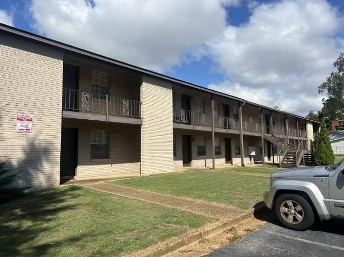 Apartment for rent at 1508 Paul W Bryant Dr, Tuscaloosa, AL 35401