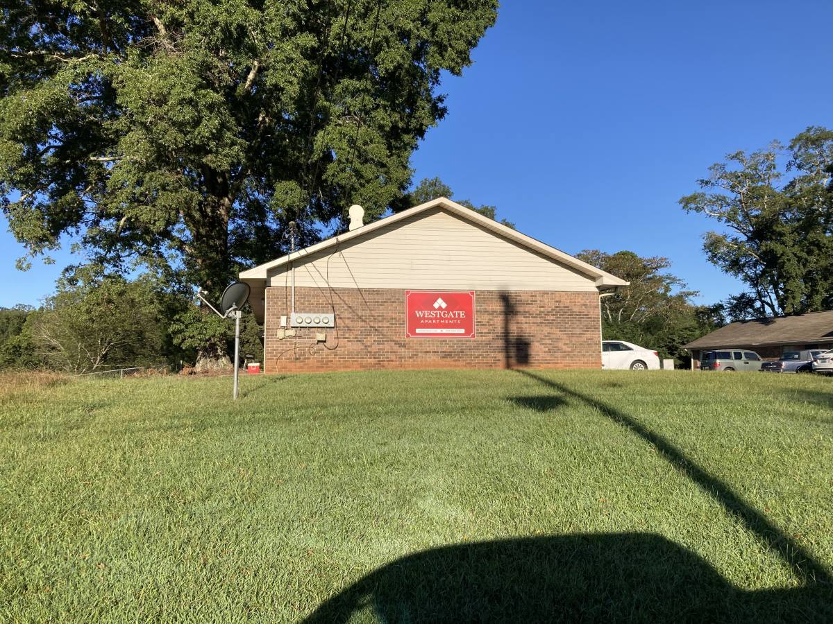 Apartment for rent at 806 Pennsylvania Ave NW, Jacksonville, AL 36265