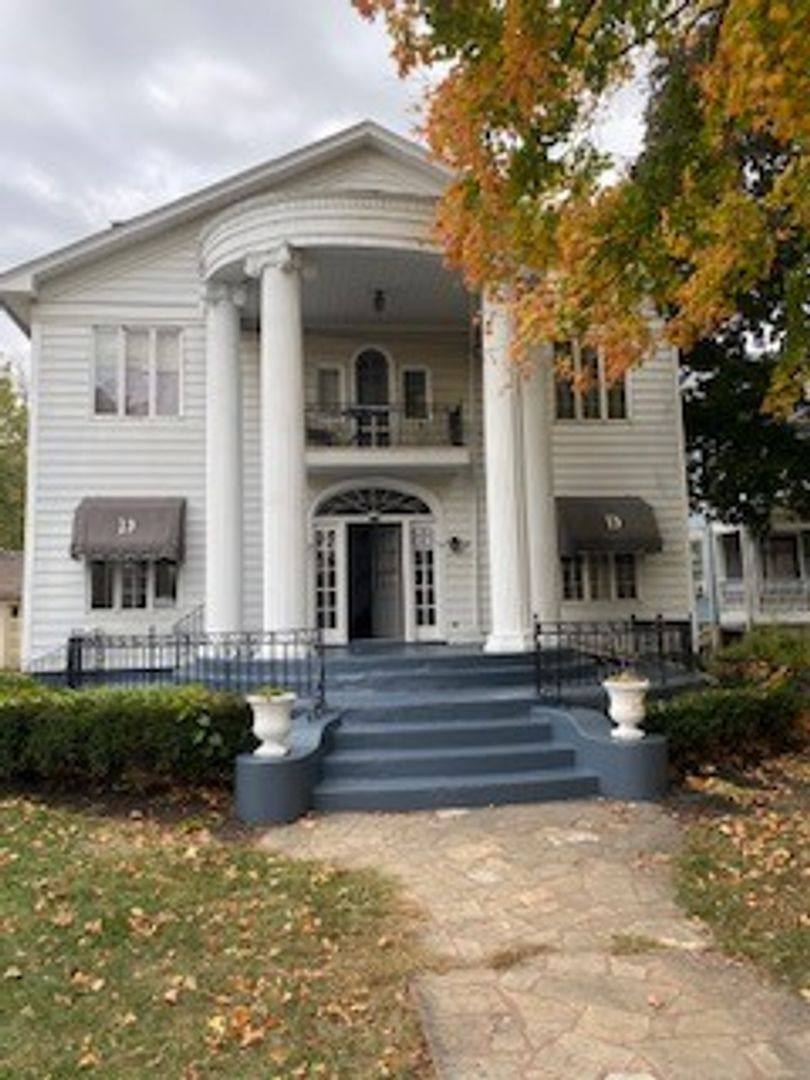 Apartment for rent at 406 W Buell Ave, Joliet, IL 60435