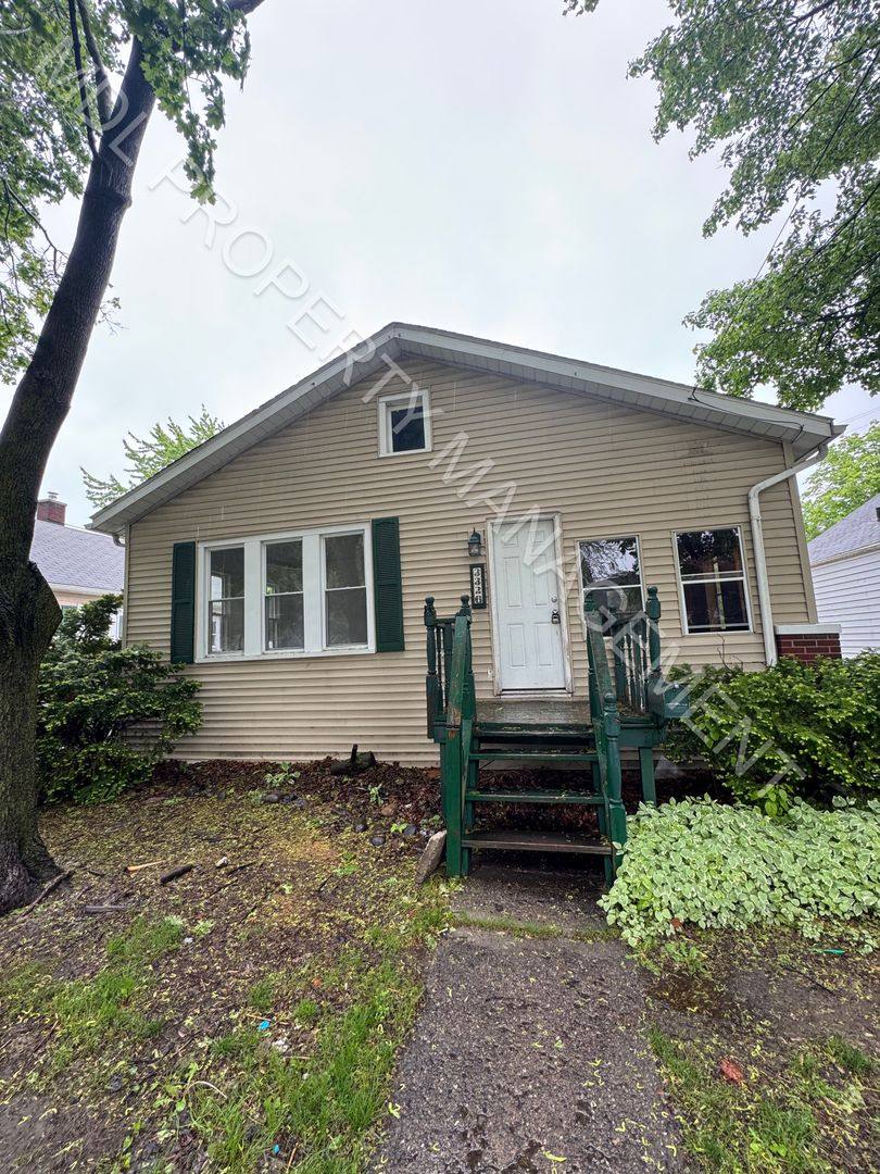 House for rent at 3326 Court St, Saginaw, MI 48602