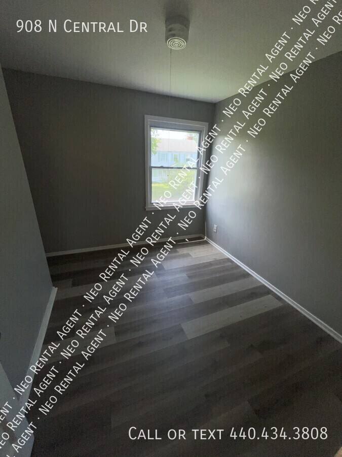 Apartment for rent at 908 N Central Dr, Lorain, OH 44052