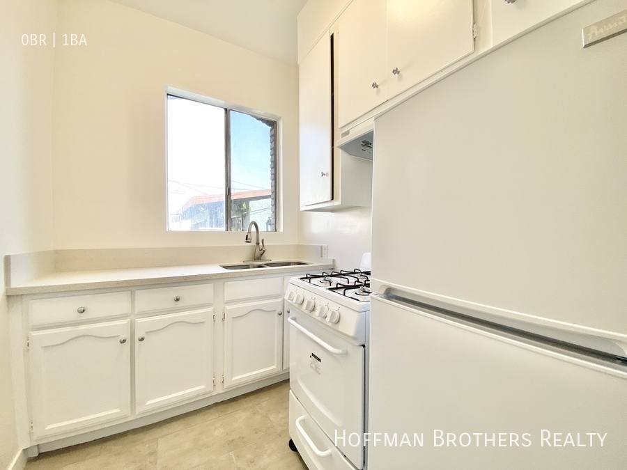 Apartment for rent at 1327 Magnolia Ave #208, Los Angeles, CA 90006