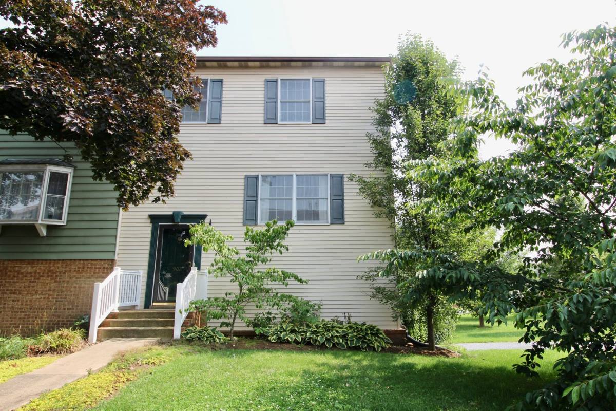 Townhouse for rent at 907 Meadowlark Dr, Harrisonburg, VA 22801