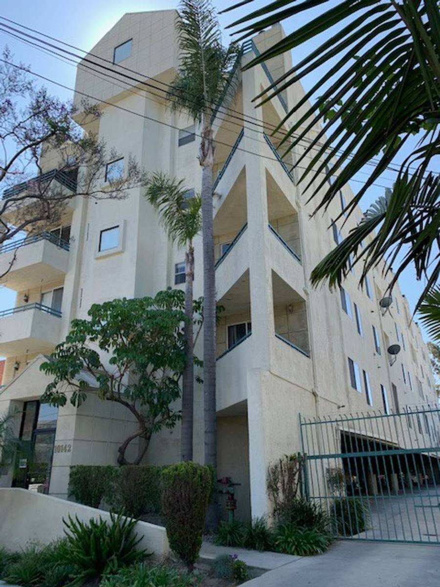 Apartment for rent at 10142 National Blvd, Los Angeles, CA 90034