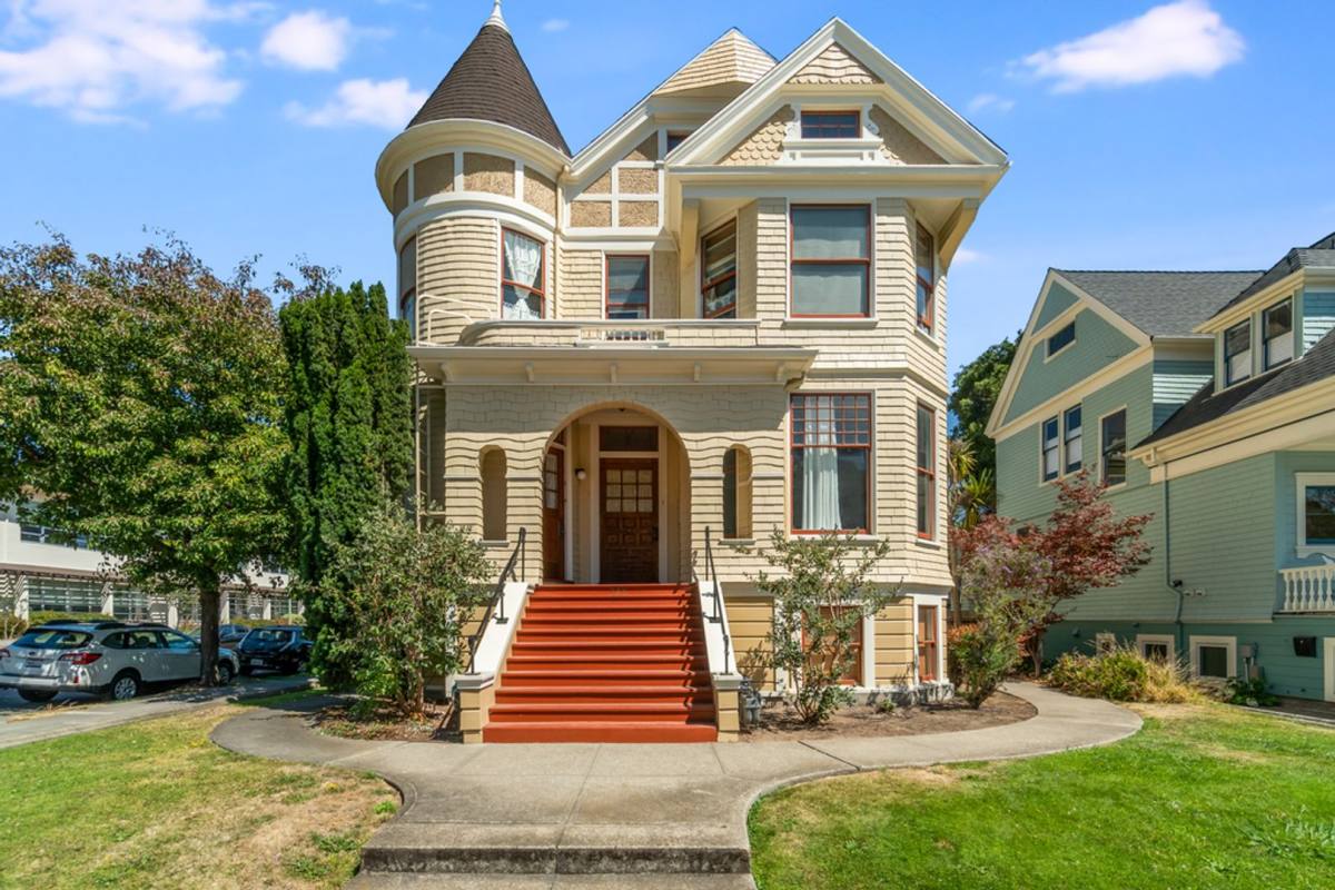 Apartment for rent at 928 Lafayette St, Alameda, CA 94501