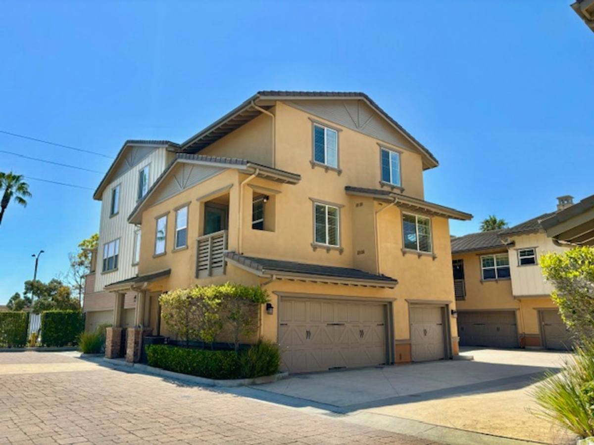 Apartment for rent at 1428 Windshore Way, Oxnard, CA 93035