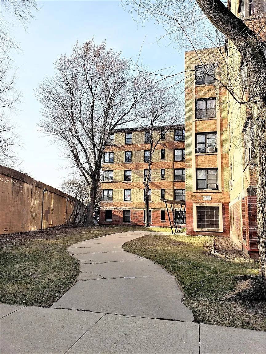 Apartment for rent at 1360 W Touhy #109, Chicago, IL 60641