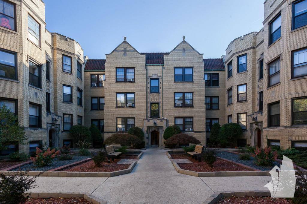 Apartment for rent at 1115 W Oakdale Ave, Chicago, IL 60657