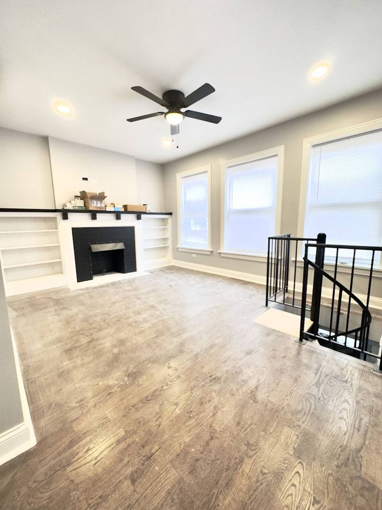 Apartment for rent at 1251 W Rosemont Ave #1, Chicago, IL 60660