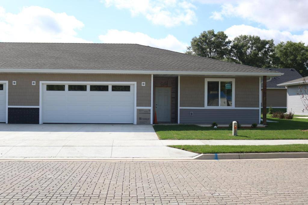 House for rent at 806 Parkside Lane, Charles City, IA 50616