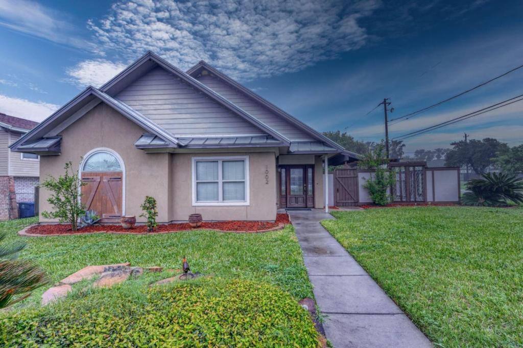 House for rent at 1002 Bayview Dr, Portland, TX 78374