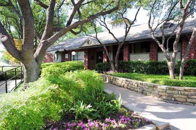 Apartment for rent at 2401 Ohio Dr, Plano, TX 75093