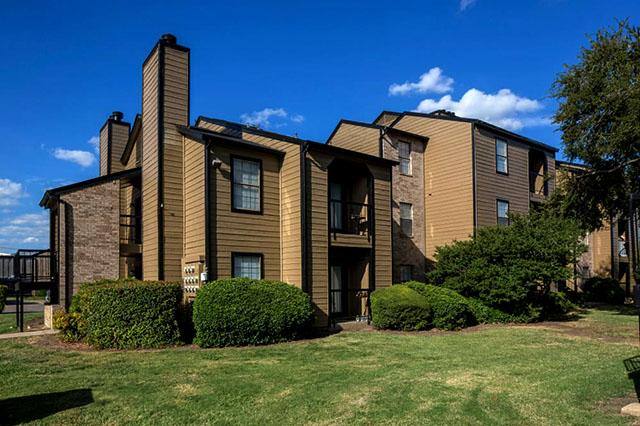 Apartment for rent at 2105 Cottonwood Club Dr, Dallas, TX 75252