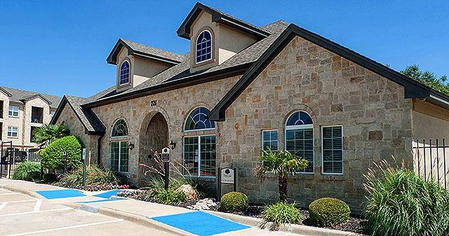 Apartment for rent at 721 Eastridge Dr, Midlothian, TX 76065