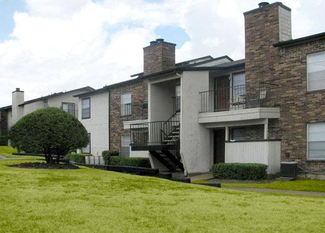 Apartment for rent at 1051 E Centerville Rd, Garland, TX 75041