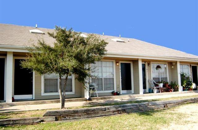 Apartment for rent at 4019 Park Square Dr, Arlington, TX 76013