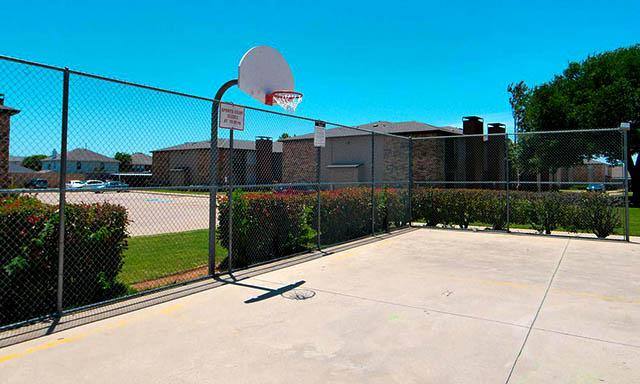Apartment for rent at 7501 Kingswood Dr, Fort Worth, TX 76133