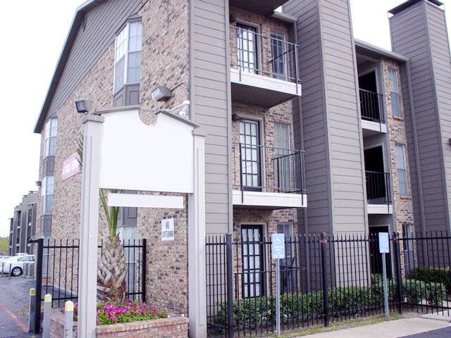 Apartment for rent at 11100 Walnut Hill Lane, Dallas, TX 75238