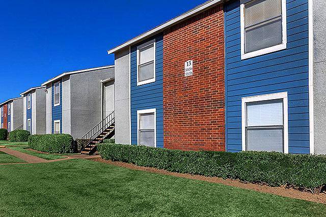 Apartment for rent at 1110 E Wintergreen Rd, Desoto, TX 75115