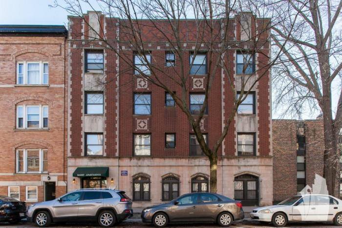 Apartment for rent at 635 W Barry Ave #306, Chicago, IL 60657