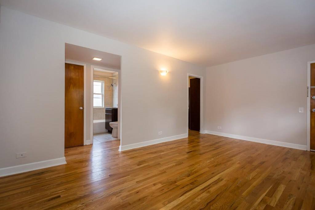 Apartment for rent at 2122 W Foster Ave #2S, Chicago, IL 60625