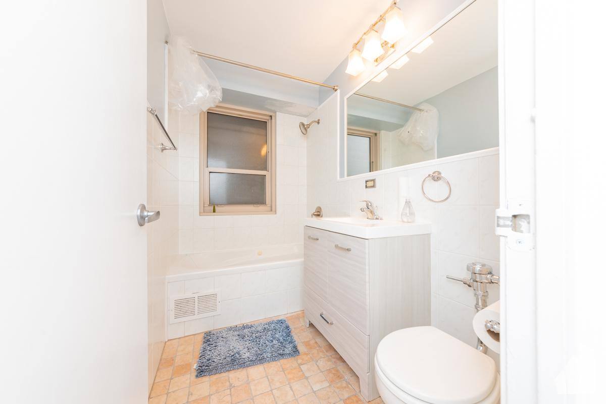 Apartment for rent at 3950 N Lake Shore Dr #512C, Chicago, IL 60613