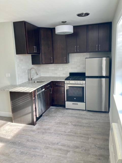 Apartment for rent at 447 W Barry Ave, Chicago, IL 60657