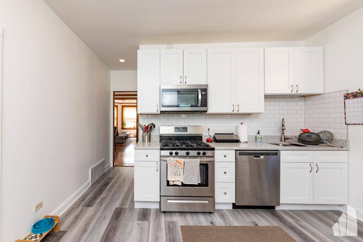 Apartment for rent at 3615 N Oakley Ave #2, Chicago, IL 60618